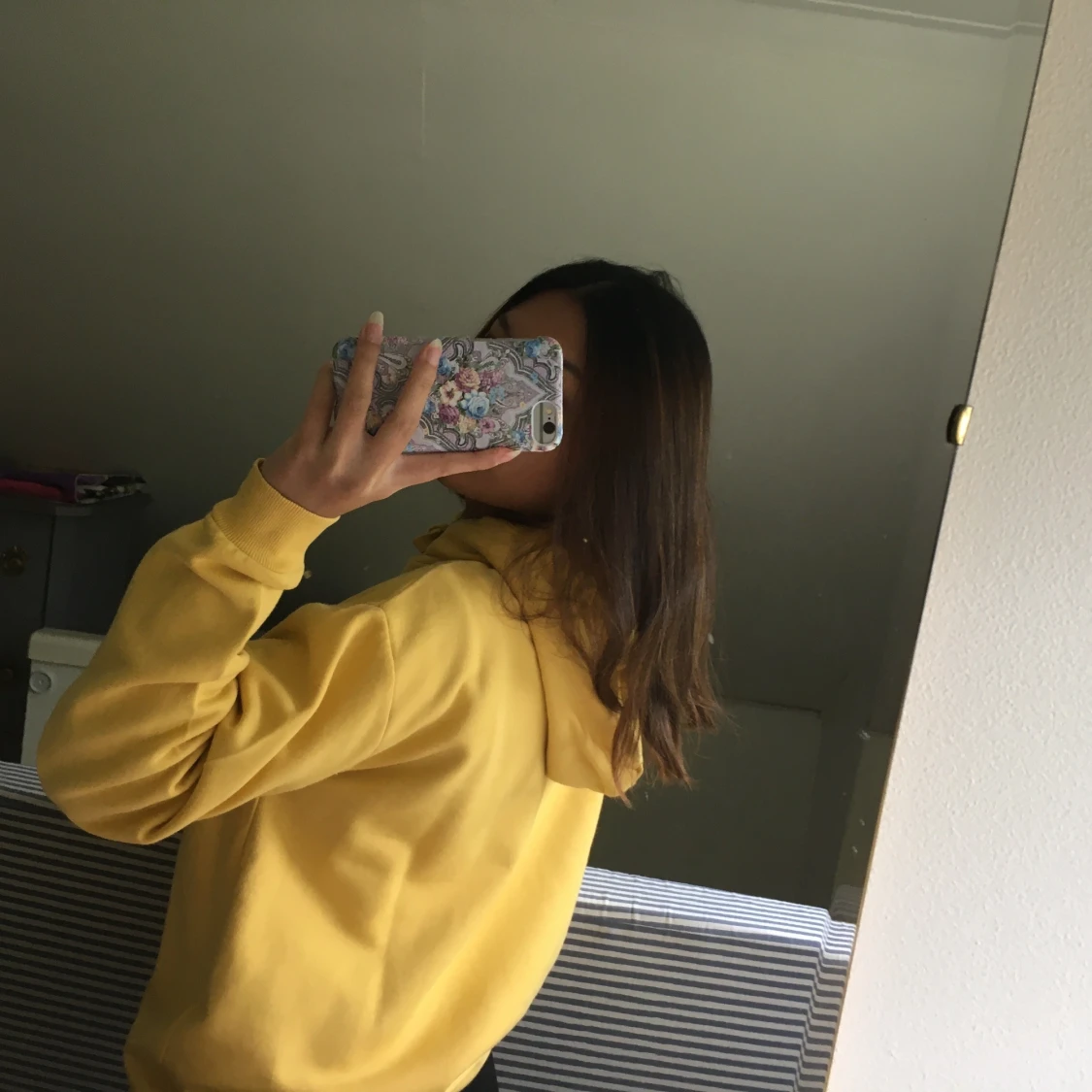 Gul hoodie från Cubus  - 90