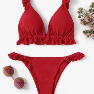 Ny bikini - Helt ny bikini från sheinside. Aldrig använd endast testad en gång med trosskyddet på. Storlek M men passar S, då de är lite små i storlek. 120 kr + frakt 