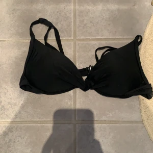 Svart bikini topp  - Jättefin bikini 