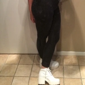  - Säljer mina fina Vaga Bond skor pga för liten storlek! Dom är strl 37. Men är lite små i storleken. Använda sparsamt