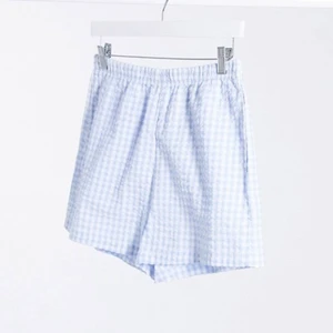 NYA gingham shorts monki - helt oanvända (tags kvar) shorts från monki i ginhammönster - stl S - nypris 250kr - bud från 150kr