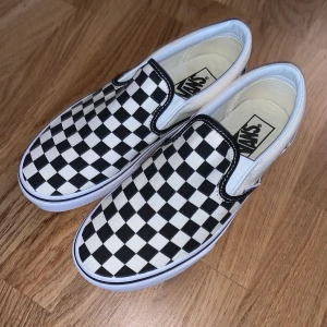 Vans  - Helt nya men dom är en storlek för små för mig 😭 Älskar den här modellen! Frakt ingår