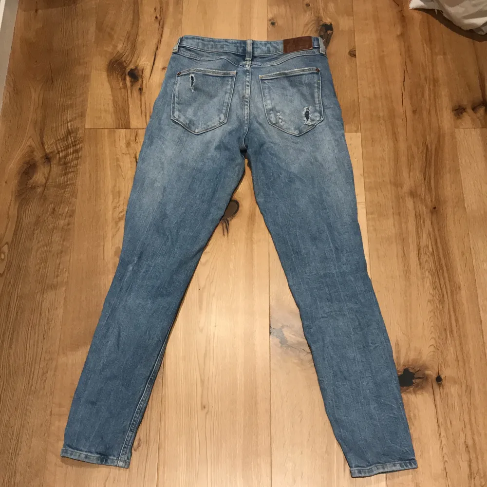 Blåa jeans från river island, storlek: 6.. Jeans & Byxor.