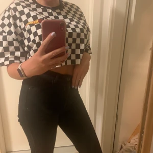 Oversized fit crop top - Rutig avklippta obersized hot Weels tröja. Aldrig använd. Skitcool. Pris kan diskuteras. Exkl frakt. 