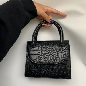 Black hand bag  - Cute small handbag with Detachable string! Frakt tilkommer! Kan mötas upp i Stockholm! 