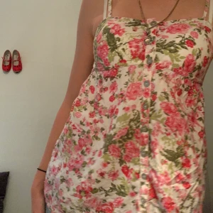 Jätte gullig (!) topp - Söt blus ish men rosa Blom mönster, för fler bilder skriv privat💕