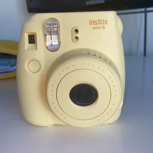 İNSTAX mini 8 - Very cute being the color of yellow makes it even cuter  
