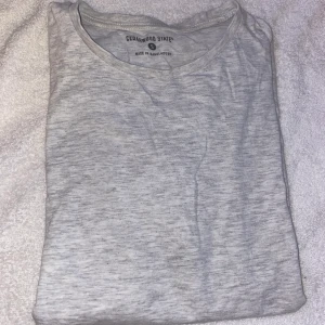 Tshirt Primark - Tshirt i storlek S från Primark. Använt skick! 