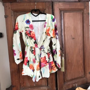  - Byxdress (shorts). 