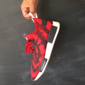  - Står 43 1/3 i, men passar mer 44-45.  Säljes pga flytt.  Inte original.  Adidas x Nice Kicks NMD PK R1.  Använda ett fåtal gånger. Sjukt snygga men används aldrig längre.