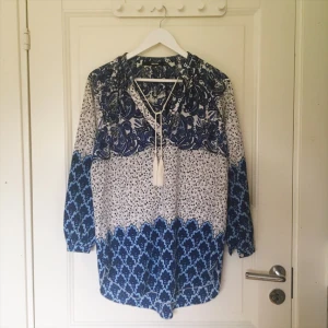  - Bikbok! Mönstrad längre topp