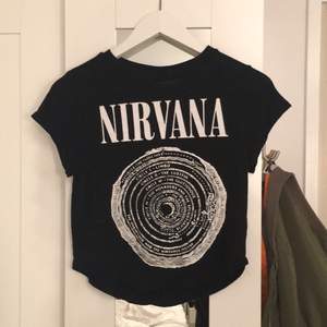 Nirvana tröja som knappt är använd ifrån HM devided .