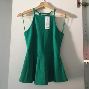 Jättefint grönt linne från Gina Tricot, aldrig använd. 🌞 