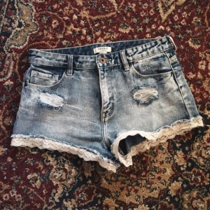  - Supersöta jeansshorts från Forever21. Står EU38 men är tighta på mig som är en 36a. Möts upp i norrort eller fraktar mot betalning 🕊