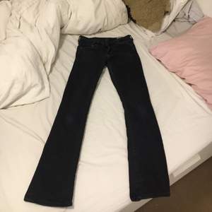 bootcut jeans från crocker, size 27 men väldigt stretchiga & sköna