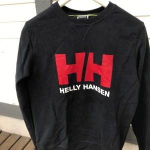 Helly Hansen tröja storlek S - Bra skick, använd ett fåtal gånger!