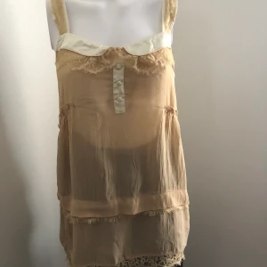 Gul topp Noa Noa - Gul oanvänd topp från Noa Noa storlek S. 