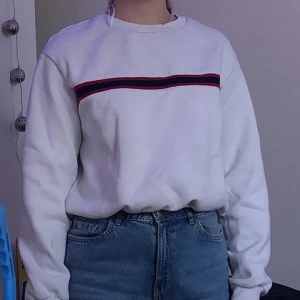 Jätteskön sweatshirt ifrån h&m! VINTAGE - Supercool sweatshirt!