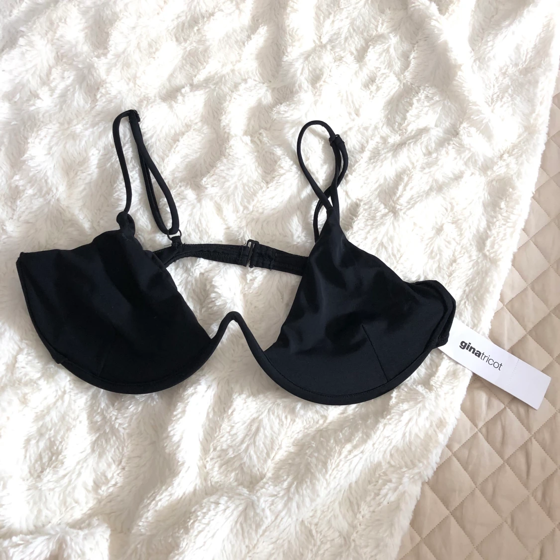 Helt oanvänd bikini topp från Gina🖤