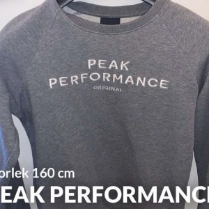 Grå peak tjock tröja  - Grå peak performance tjocktröja storlek 160 skulle säga den motsvarar en S frakt ingår i priset 