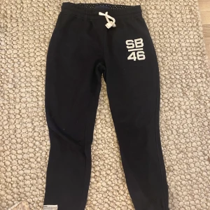 Sebago mjukisbyxa  - Sebago mjukisbyxa mörkblå stl S väldigt fina 