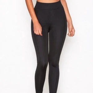 Nelly Träningstights - Träningstights från Nelly. Str XS. Har knappt använt dem då jag haft andra svarta träningstights. 