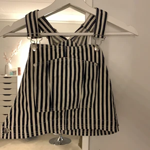 Topp Pull&Bear - Superfin topp från Pull&Bear. Helt oanvänd och superfint skick. Storlek L men passar M. Köparen står för frakten. Fraktar endast.