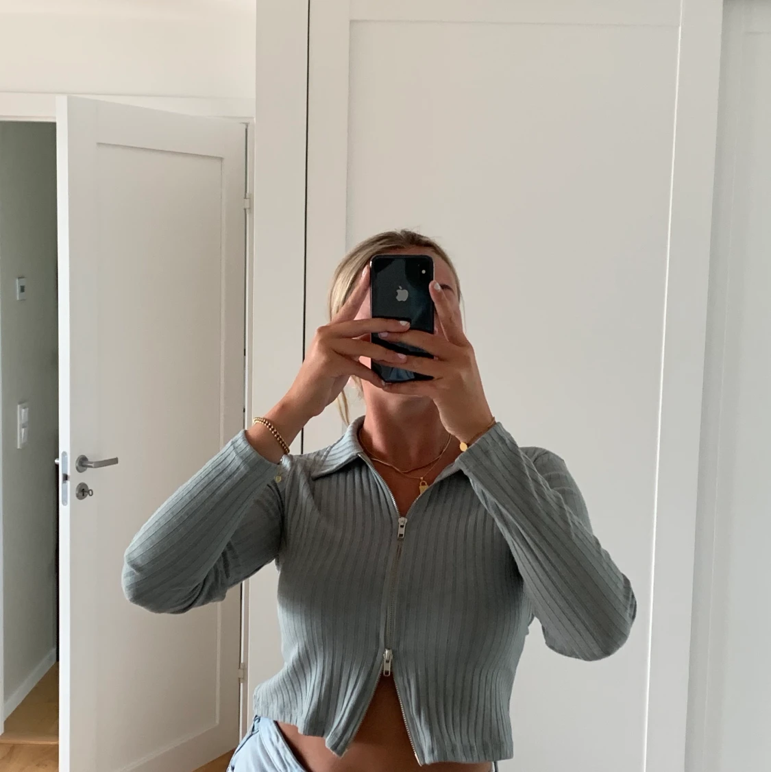 Topp med dragkedja från Nelly