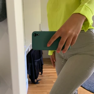 Linnebyxor. Medium  - 100% linne. Hömidjade linnebyxor. Går att dra åt i midjan. Storlek M. 