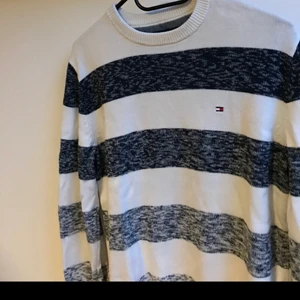 Hilfiger tröja  - Hilfiger tröja i bra skick