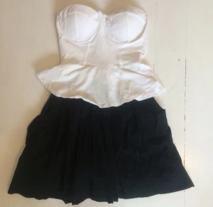  - Populär bustiertop från Gina Tricot i stl S,använd några gånger men i fint skick.