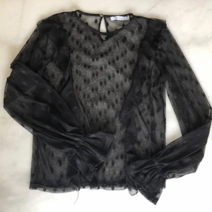 Topp NA-KD - Svart nättopp från NA-KD. Sparsamt använd. Frakten är inräknad i priset! 