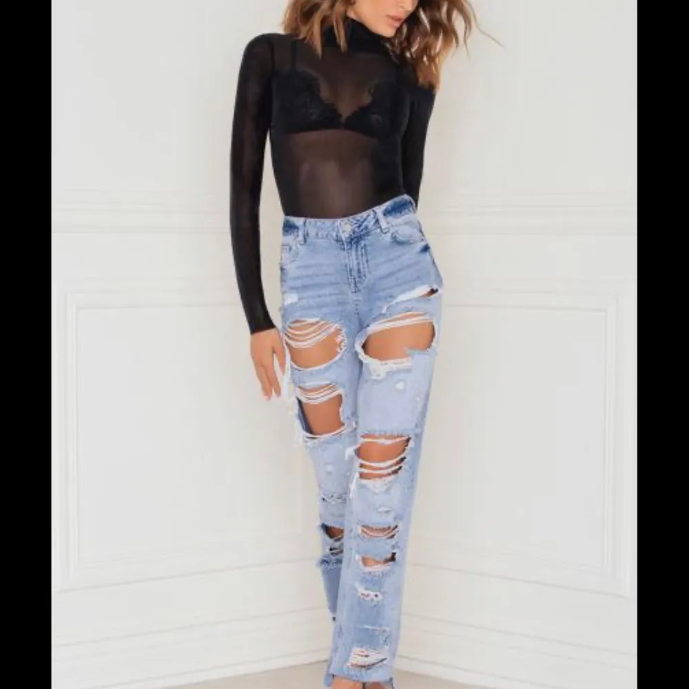 Bild från hemsidan. De är helt oanvända.de är jätte fina på. . Jeans & Byxor.