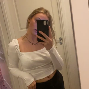 Asfin ribbad tröja från Gina!💕 - ❗️Nästintill ALDRIG använd❗️väldigt töjbart tyg med snygga ärmar💛💛💛☺️