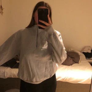 Tröja - Tröja ifrån brandy Melville, säljes pga att den inte kommer till användning 