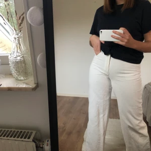 Vida Vita Manchesterbyxor  - Jättesnygga vita vida manchesterbyxor