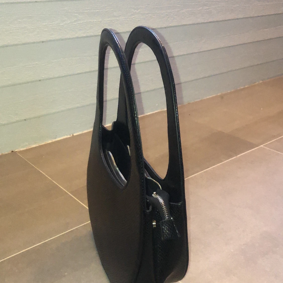 Svart väska - 91