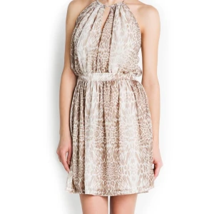 Säljer denna klänning från MANGO  - Väldigt fin klänning från mango som är i princip oanvänd. St M