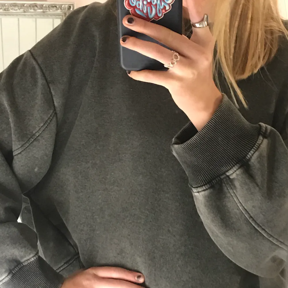 Grå sweatshirt från Zara, kan skickas men köpare står för frakten !. Tröjor & Koftor.
