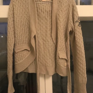 Kofta  - Så himla fin kofta från Odd Molly🤎 super bra skick! 