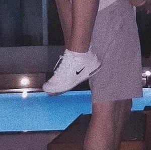 Nike air Max axis - Sjukt snygga Nikes som tyvärr blivit för små för mig. De är i bra skick och enkla att göra rent om de blir smutsiga. Skriv för fler bilder! 