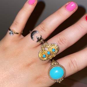 Ringar för 20kr/st + 14kr frakt, ringen på lilfingret går att göra större så passar de flesta fingrar. 🧡🧡De blåa ringarna är sålda