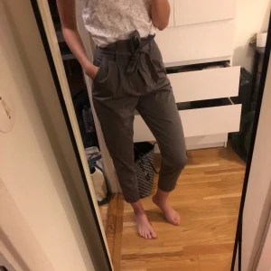 Paper bag byxor - Stl 34. Använd 1gg