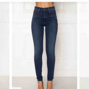  - Jeans från Levis. Knappt använda! Köpte för 1149kr, mitt pris 500kr. Möts eller fraktar! 😊 