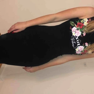  - Sommarklänning säljs pågrund av utrensning av garderoben. 