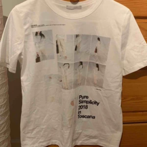  - Säljer denna graphic tee från Zara i storlek s. Köpare står för frakt: 59kr