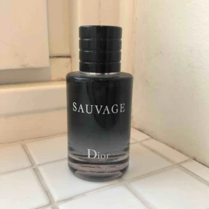 - Dior Sauvage EdT 60 ml. Lite använd, se bild 2. 