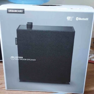  - säljer denna högtalare åt min pojkvän. urbanears lotsen i färgen svart med multiroom-funktion. funkar med bluetooth, wifi och aux. helt ny i originalförpackning, nypris ca 1000 kr. möter helst upp i södertälje, eventuellt även inne i stan