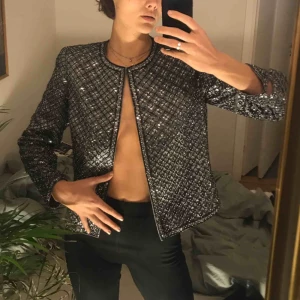  - Suuuperfin, välarbetad, pärlbroderad jacka/kofta i toppen skick! 