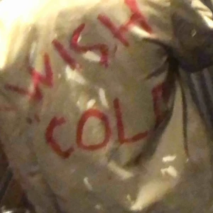  - En beige jacka i chinos material. Köptes från weekday för 3-4 månader sedan. Målade på den för någon anledning men tycker det blev ganska fränt. Skriv om en vill ha mer detaljerade bilder. Priset går att diskuteras. 